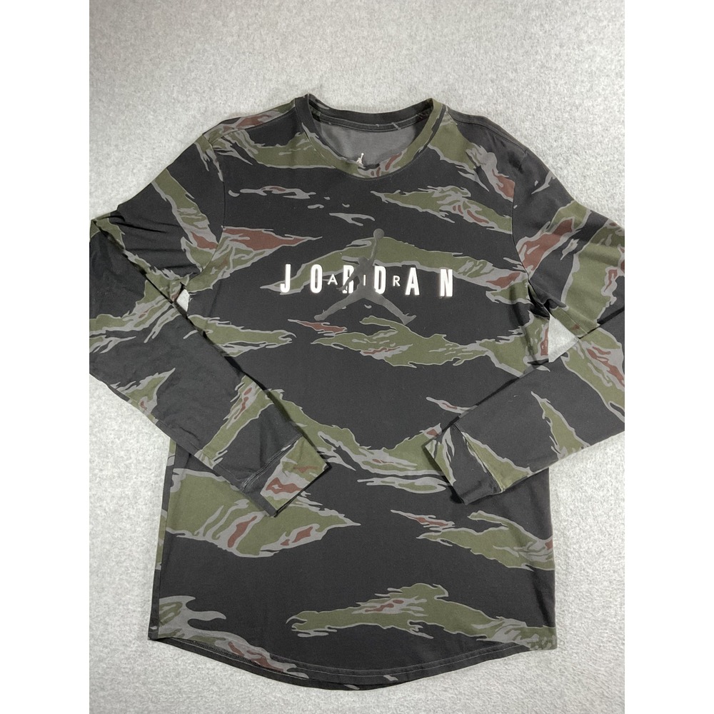 Jordan Mens Camo Long Sleeve T-Shirt Green Black AH6331-070 Size L 1682